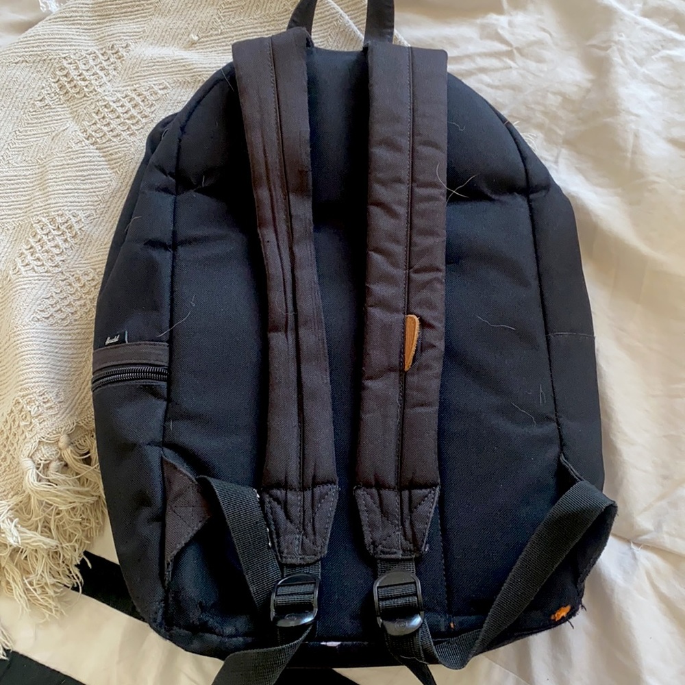 Herschel Backpack - Picture 2 of 9